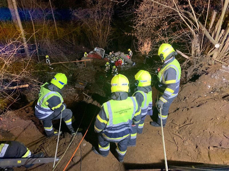 Menschenrettung nach Baggerabsturz (Bild 2)